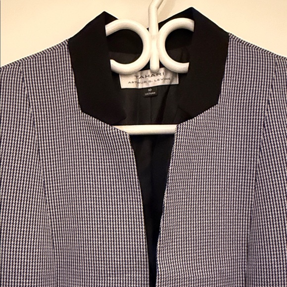 Women's Tahari Blue and White Houndstooth Jacket - Picture 3 of 10